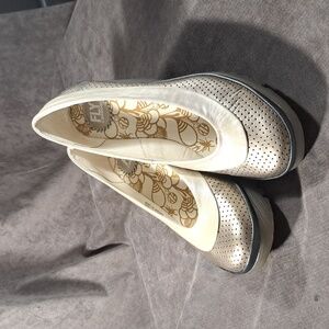 Fly London Yoko Perforated Two Tone Metallic Wedge Pump NEAR NEW EU41 US10-10.5